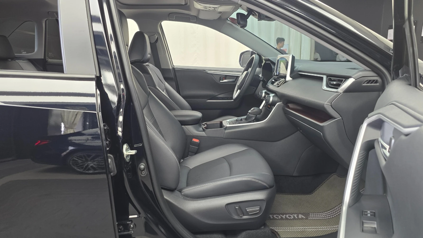 Toyota Rav4 4WD Limited Hybrid, снимка 10 - Автомобили и джипове - 56289414