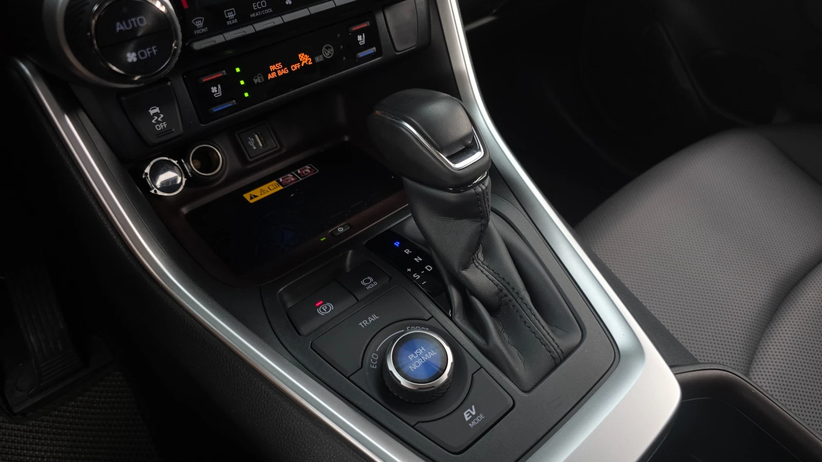 Toyota Rav4 4WD Limited Hybrid, снимка 8 - Автомобили и джипове - 56289414