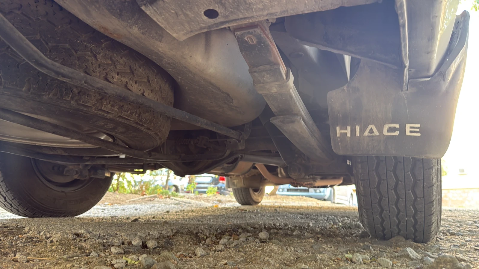 Toyota Hiace 2.4 - изображение 8