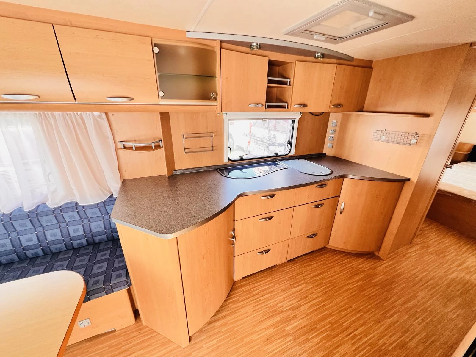 Каравана Knaus 750, снимка 9 - Каравани и кемпери - 54002607