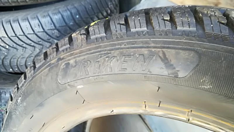 Гуми Зимни 215/55R16, снимка 3 - Гуми и джанти - 25608356