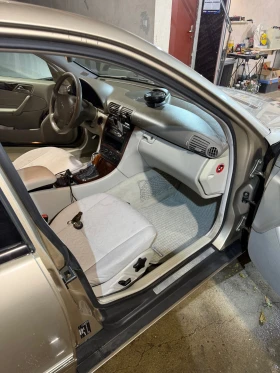 Mercedes-Benz C 200, снимка 8