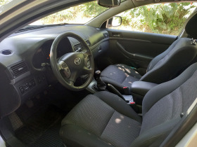 Toyota Avensis Комби, снимка 9