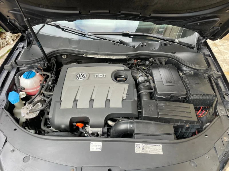 VW Passat 1.6TDI* 105кс, снимка 13 - Автомобили и джипове - 52615624
