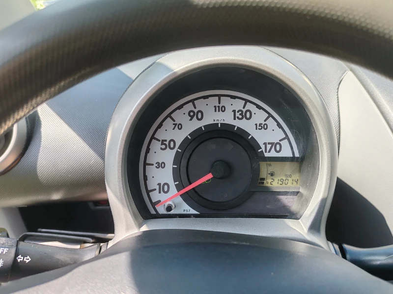 Toyota Aygo, снимка 11 - Автомобили и джипове - 52875774