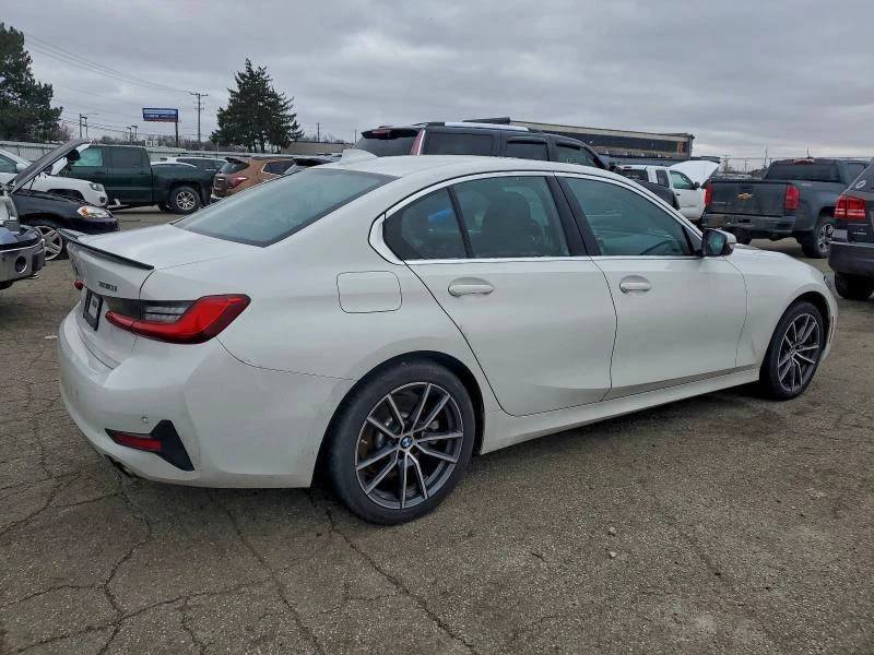 BMW 330 2.0L 4 All wheel drive, снимка 8 - Автомобили и джипове - 53124636