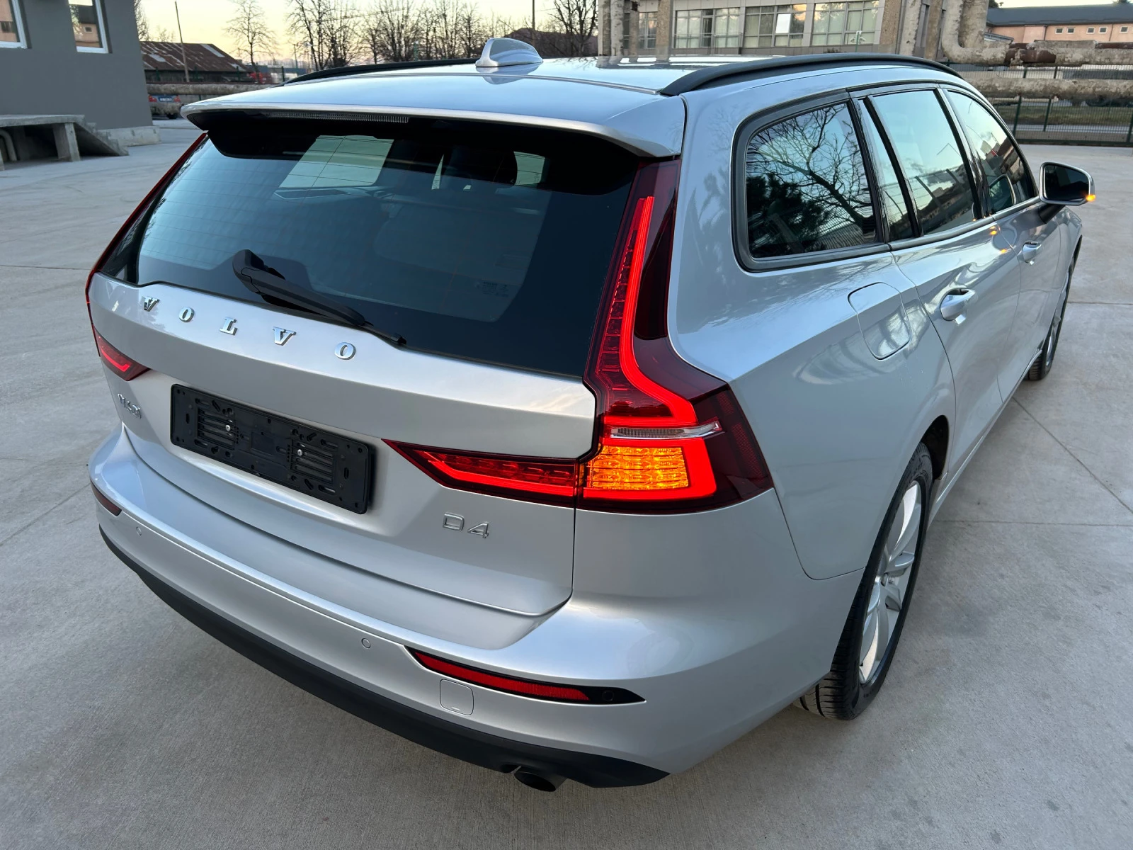 Volvo V60 4x4 2.0 D4 Biturbo 190кс * * * ТОП ПРОМОЦИЯ * * *  - изображение 9