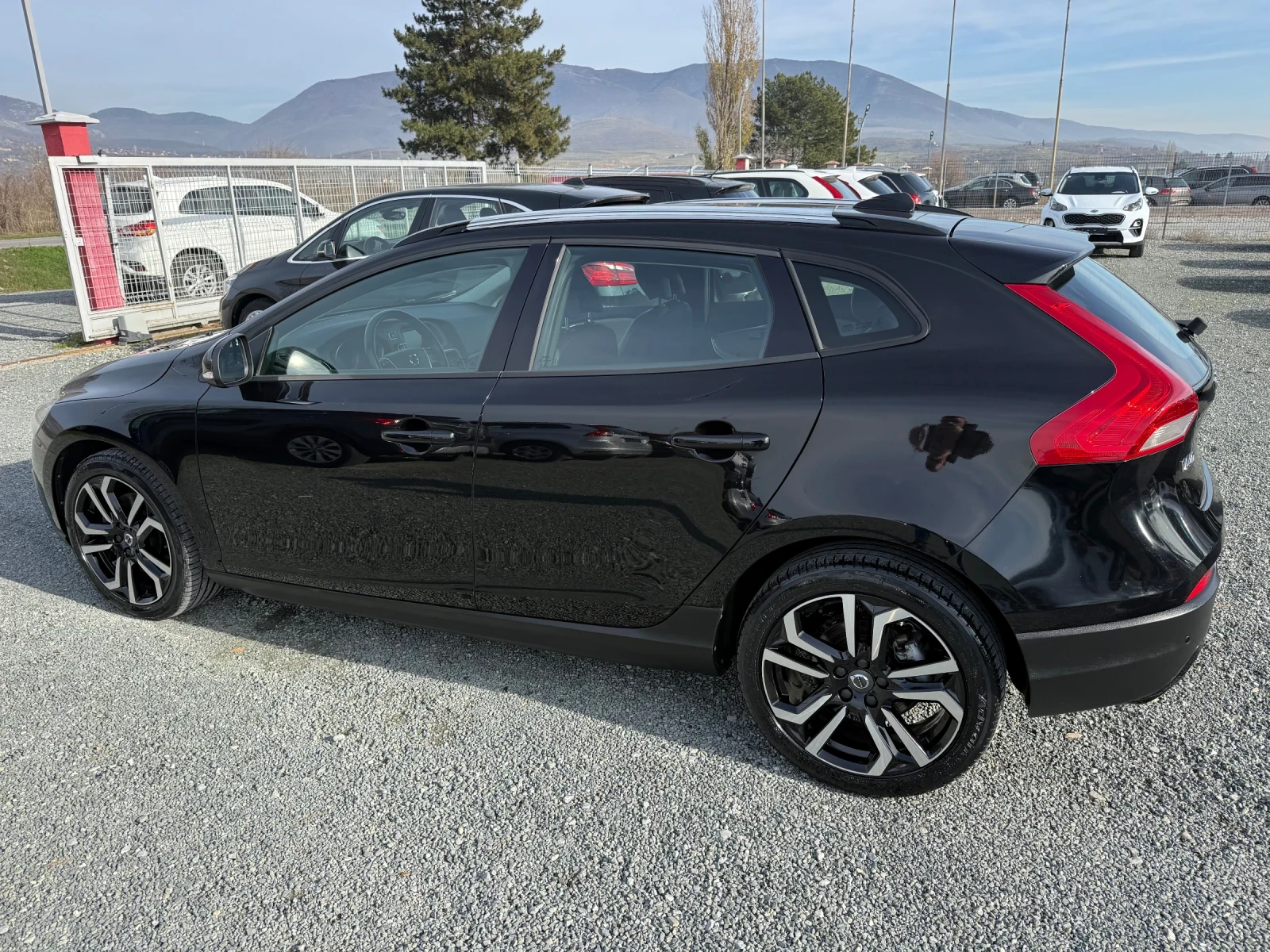 Volvo V40 (KATO НОВА) - изображение 9