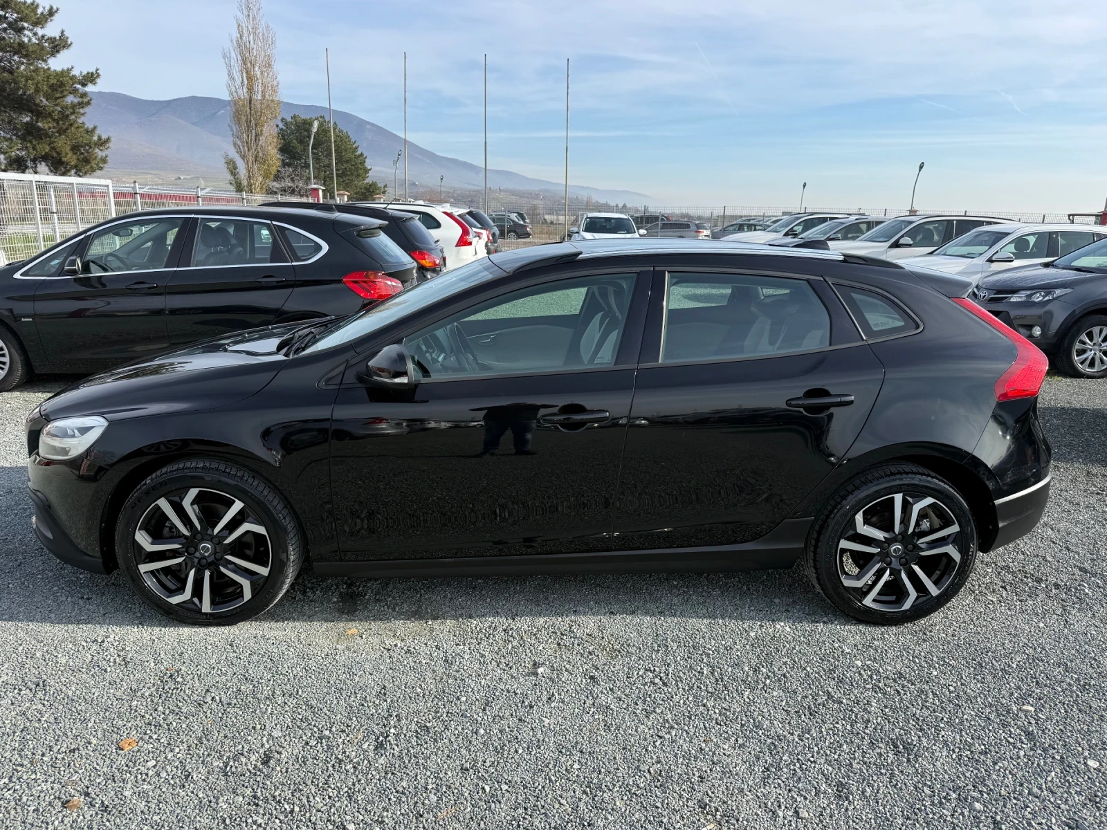 Volvo V40 (KATO НОВА) - изображение 10