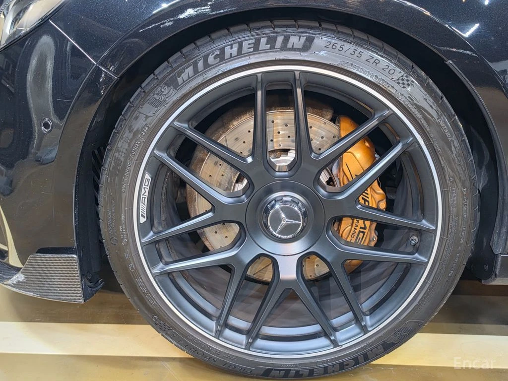 Mercedes-Benz E 63 AMG 4MATIC+ * CARBON* BRABUS* EXHAUST* BURMESTER* ОБДУ, снимка 5 - Автомобили и джипове - 54855970