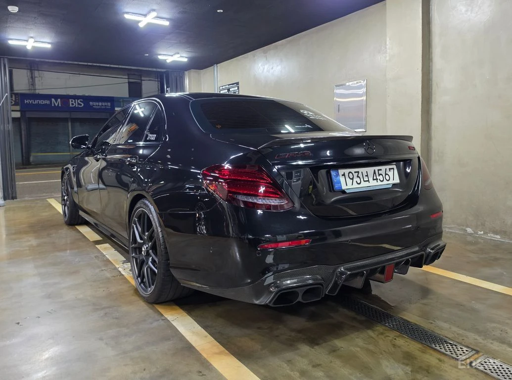 Mercedes-Benz E 63 AMG 4MATIC+ * CARBON* BRABUS* EXHAUST* BURMESTER* ОБДУ, снимка 2 - Автомобили и джипове - 54855970