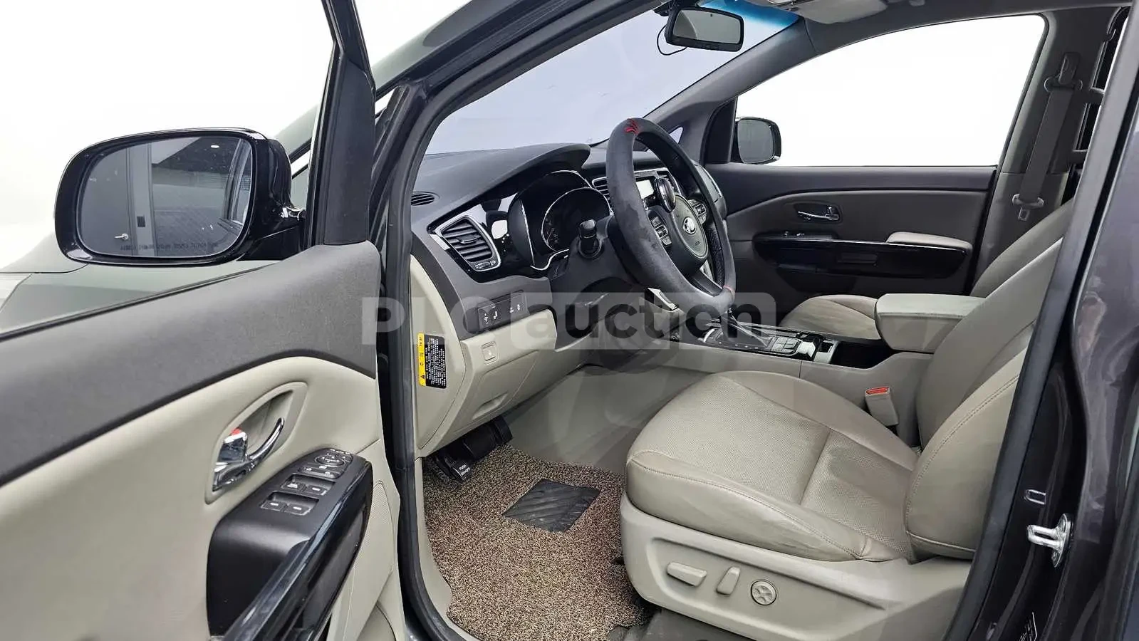 Kia Carnival, снимка 10 - Автомобили и джипове - 55031304