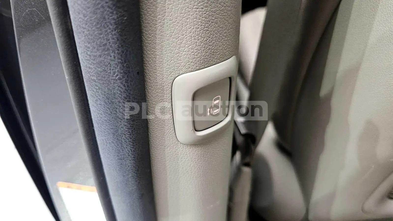 Kia Carnival, снимка 17 - Автомобили и джипове - 55031304