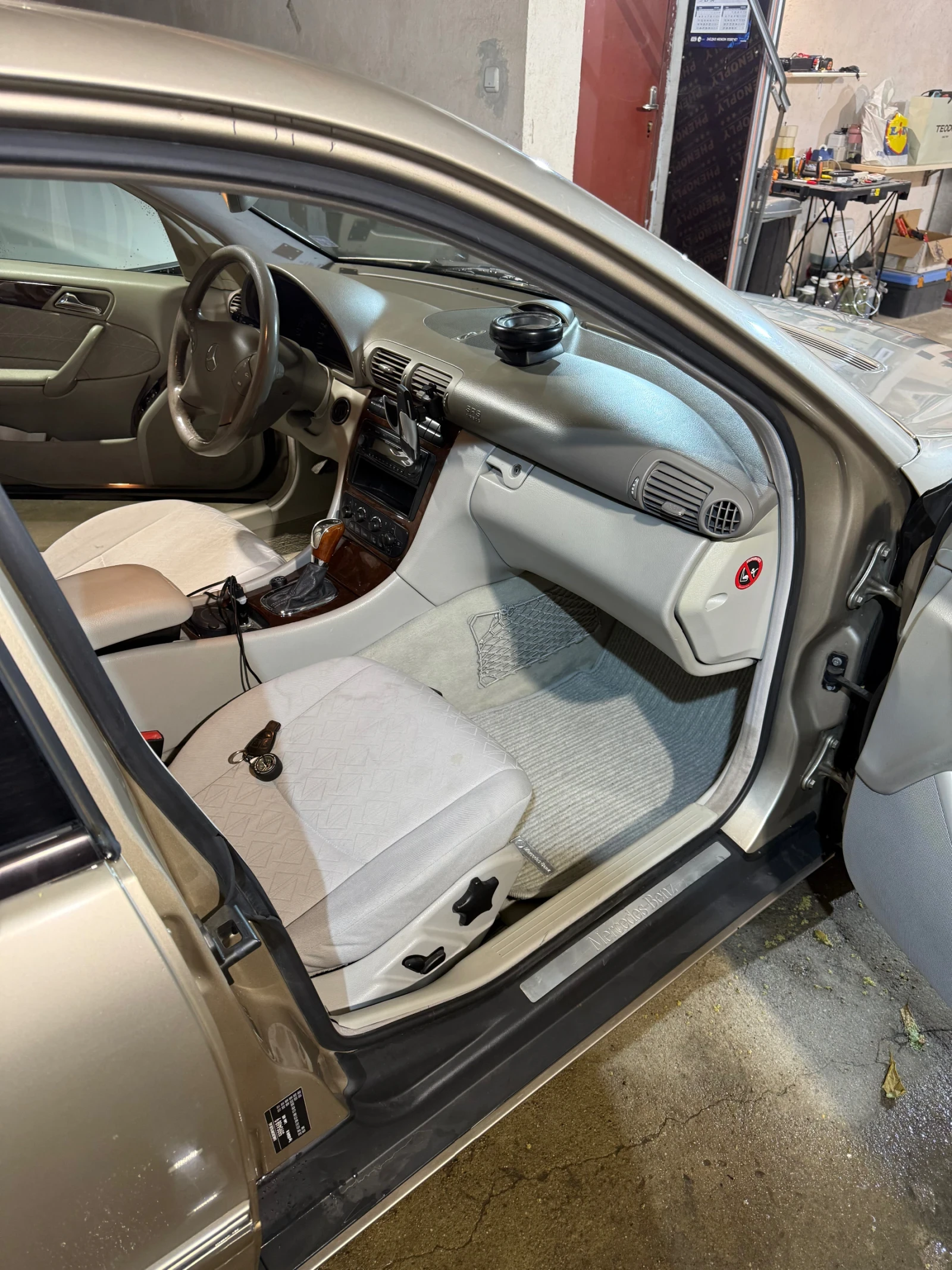 Mercedes-Benz C 200, снимка 8 - Автомобили и джипове - 55112181
