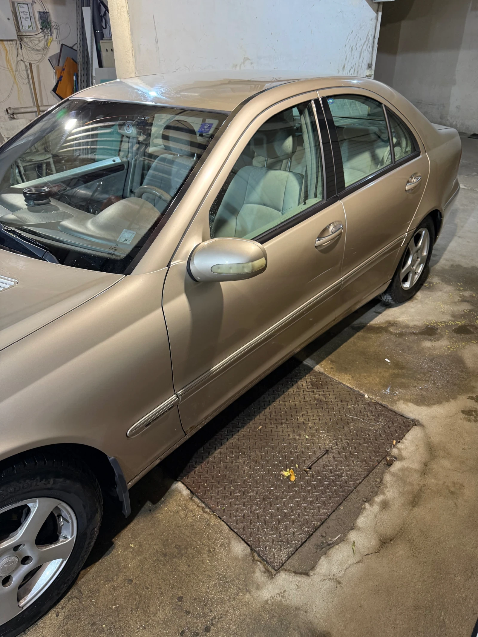Mercedes-Benz C 200, снимка 4 - Автомобили и джипове - 55112181