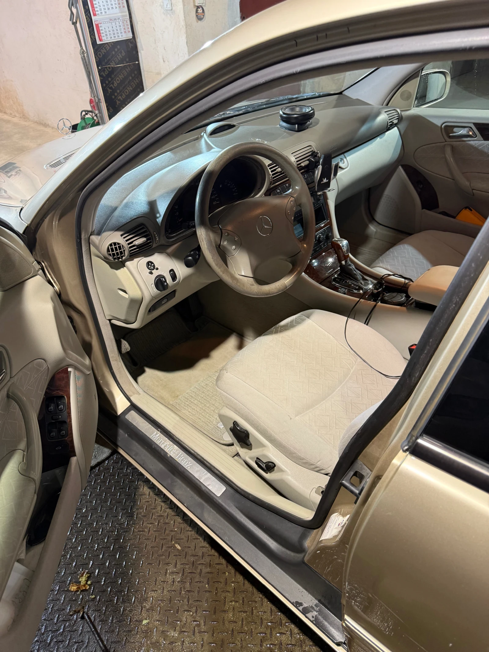 Mercedes-Benz C 200, снимка 5 - Автомобили и джипове - 55112181