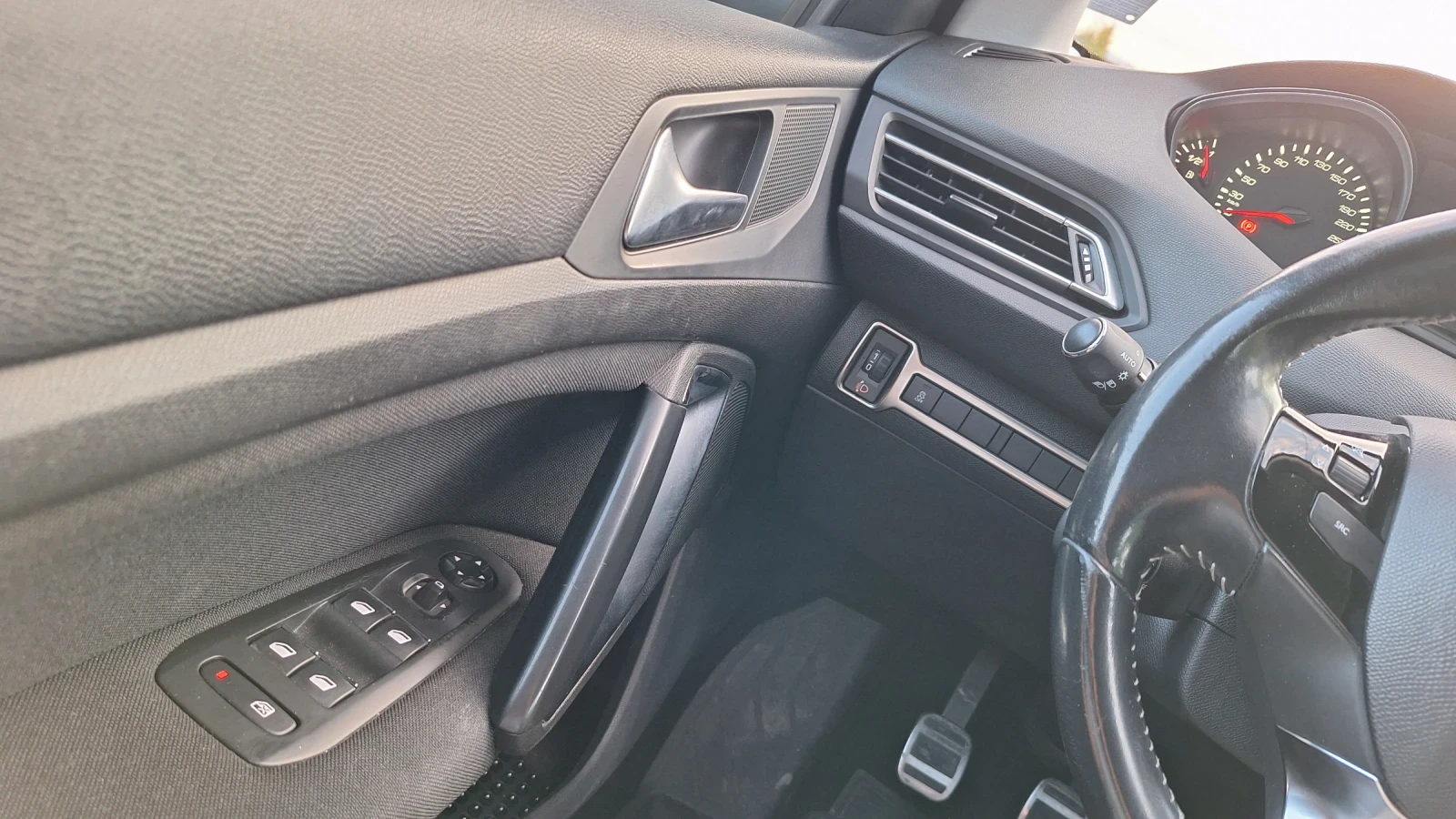 Peugeot 308, снимка 12 - Автомобили и джипове - 55783511