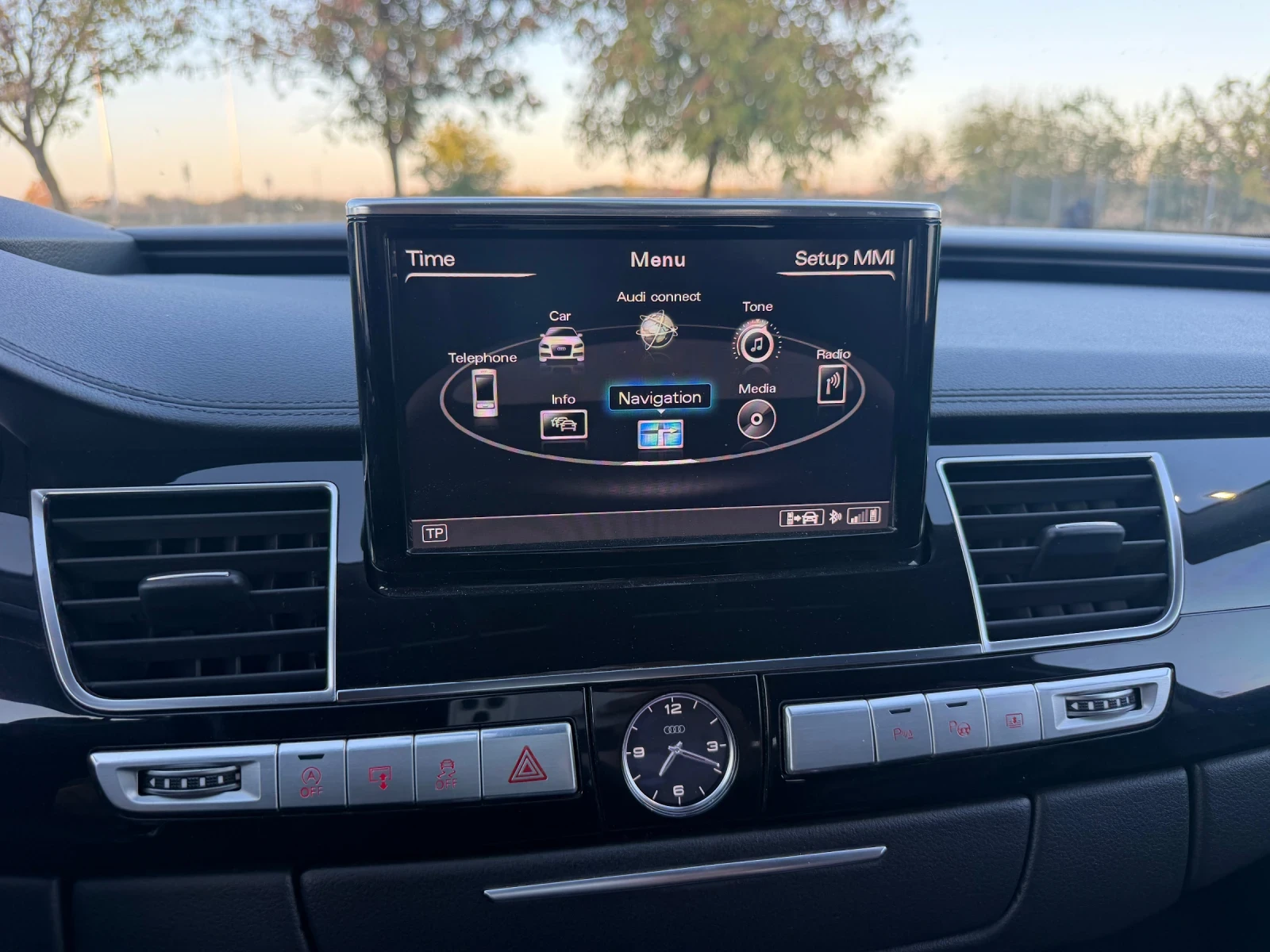 Audi A8 3.0TDI/MATRIX/LONG/3xTV/FULL//БАРТЕР/ЛИЗИНГ!, снимка 10 - Автомобили и джипове - 56348934