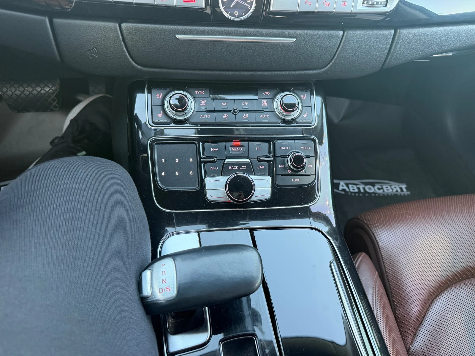 Audi A8 3.0TDI/MATRIX/LONG/3xTV/FULL//БАРТЕР/ЛИЗИНГ!, снимка 11 - Автомобили и джипове - 56348934