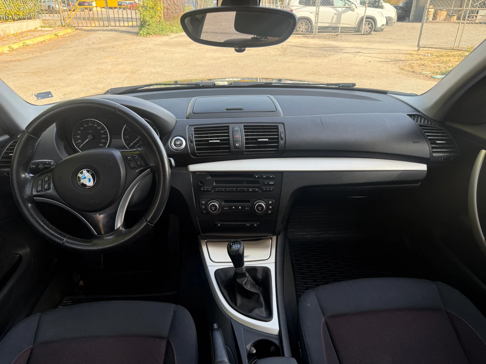 BMW 118 i Facelift, снимка 12 - Автомобили и джипове - 56431965