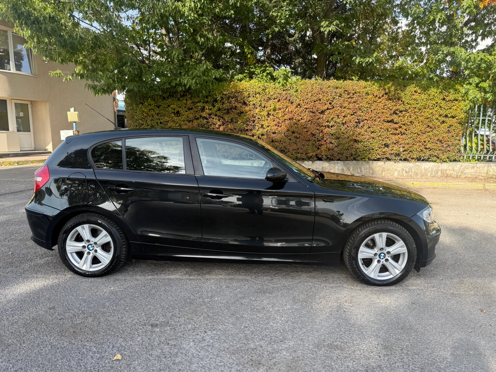 BMW 118 i Facelift, снимка 5 - Автомобили и джипове - 56431965