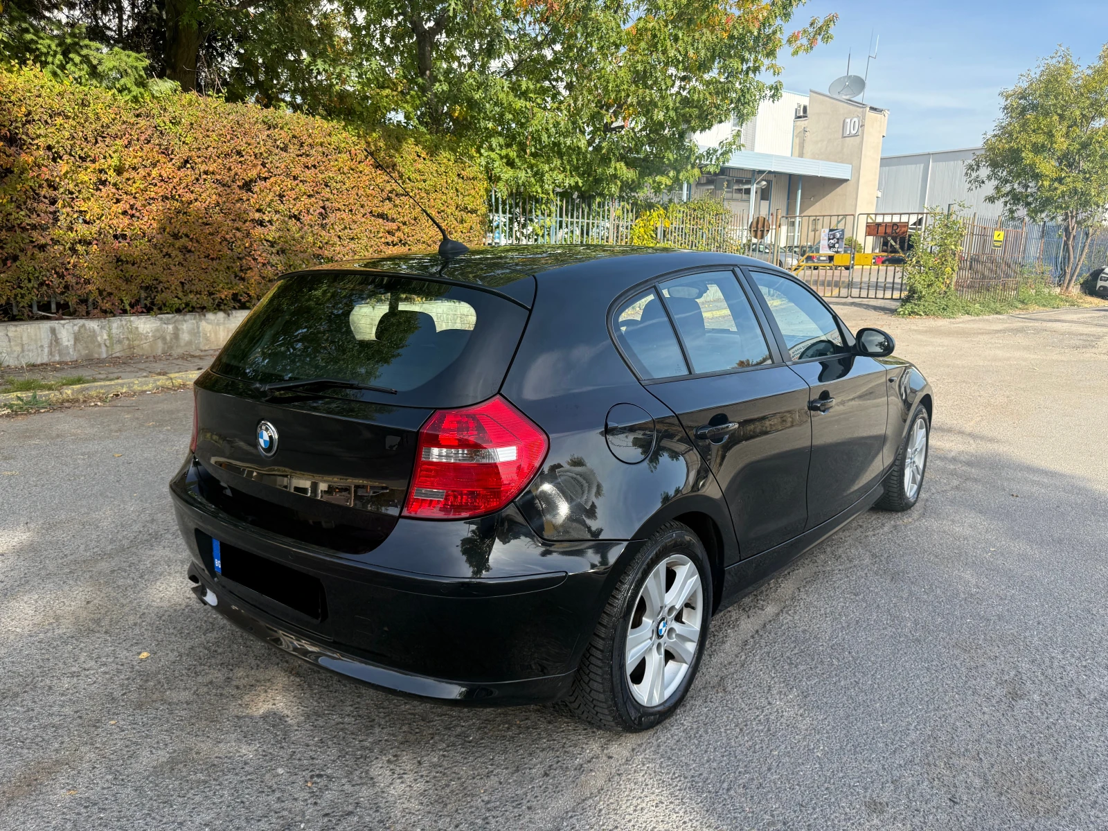 BMW 118 i Facelift, снимка 6 - Автомобили и джипове - 56431965