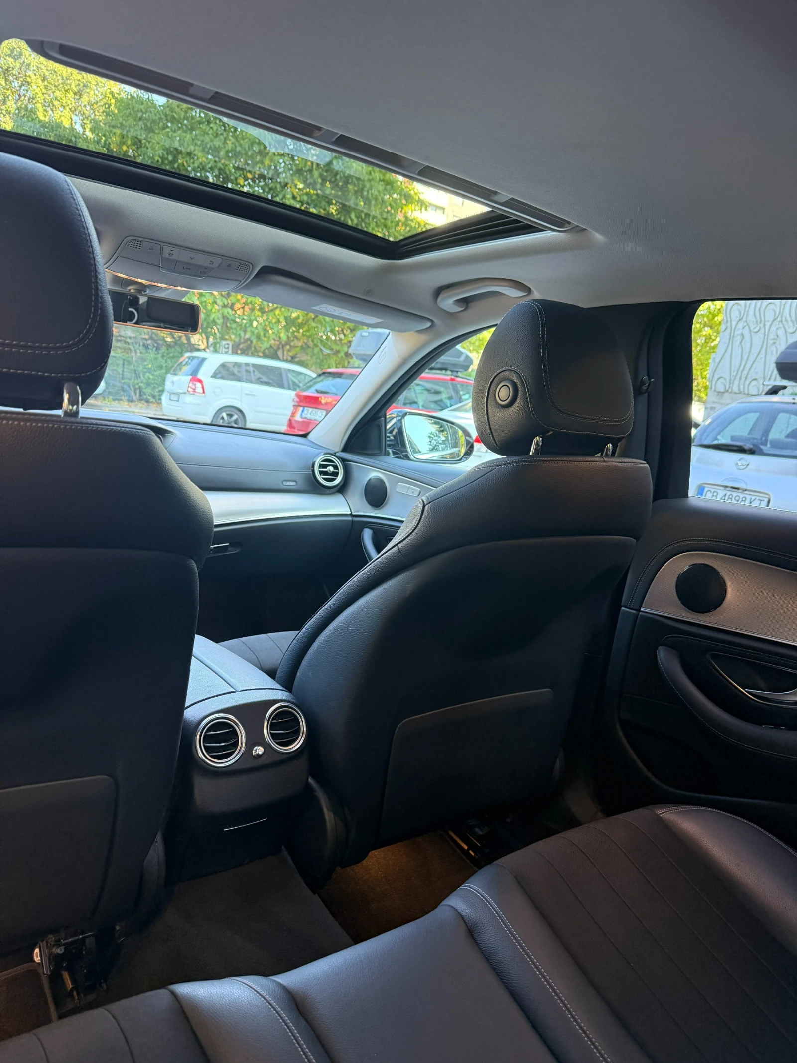 Mercedes-Benz E 200 E200 4MATIC, снимка 11 - Автомобили и джипове - 56686538