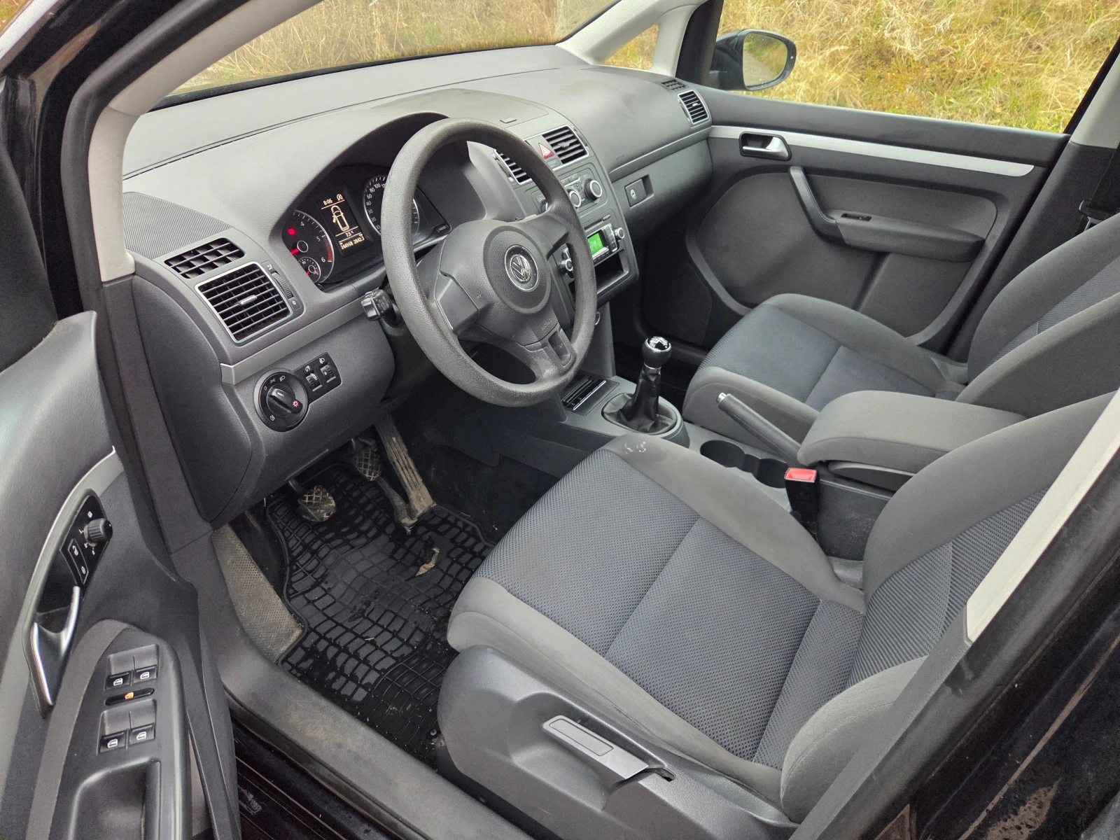 VW Touran, снимка 8 - Автомобили и джипове - 56713289