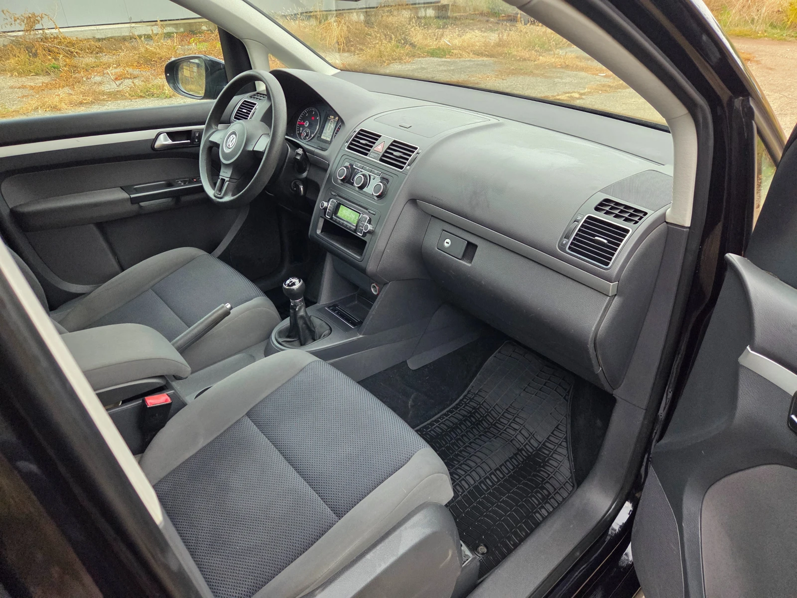 VW Touran, снимка 10 - Автомобили и джипове - 56713289