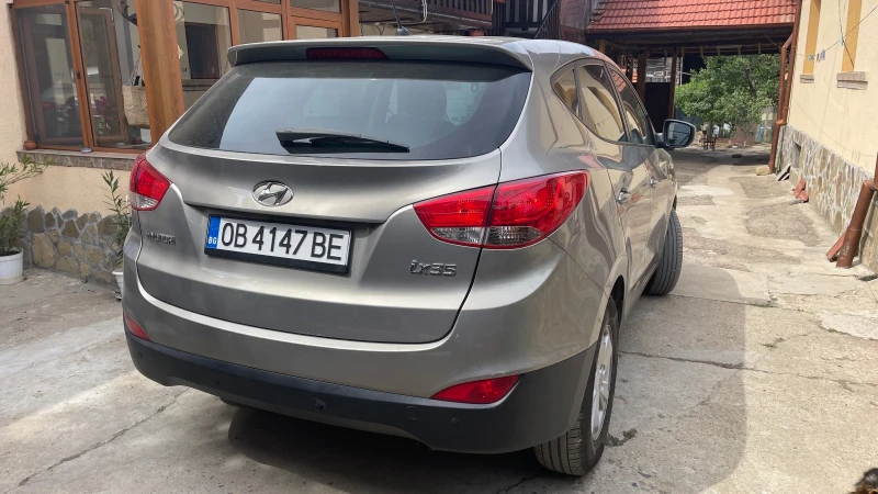 Hyundai IX35 2.0i, 2WD, снимка 4 - Автомобили и джипове - 52792675