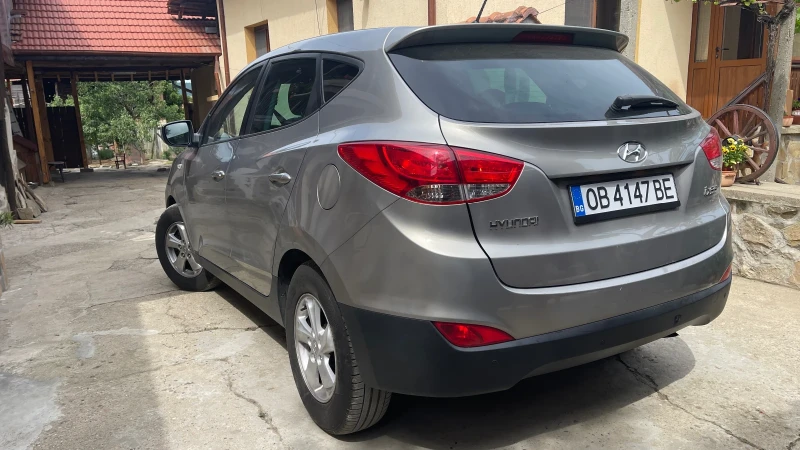 Hyundai IX35 2.0i, 2WD, снимка 5 - Автомобили и джипове - 52792675