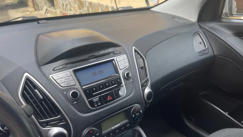 Hyundai IX35 2.0i, 2WD, снимка 9 - Автомобили и джипове - 52792675