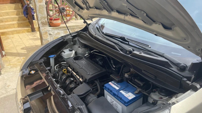 Hyundai IX35 2.0i, 2WD, снимка 10 - Автомобили и джипове - 52792675