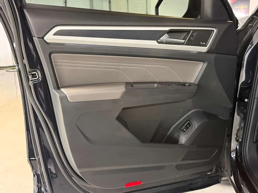 VW Atlas * NoAccidents l Execline l 3.6TSI l 4Motion l R Li, снимка 12 - Автомобили и джипове - 53926086