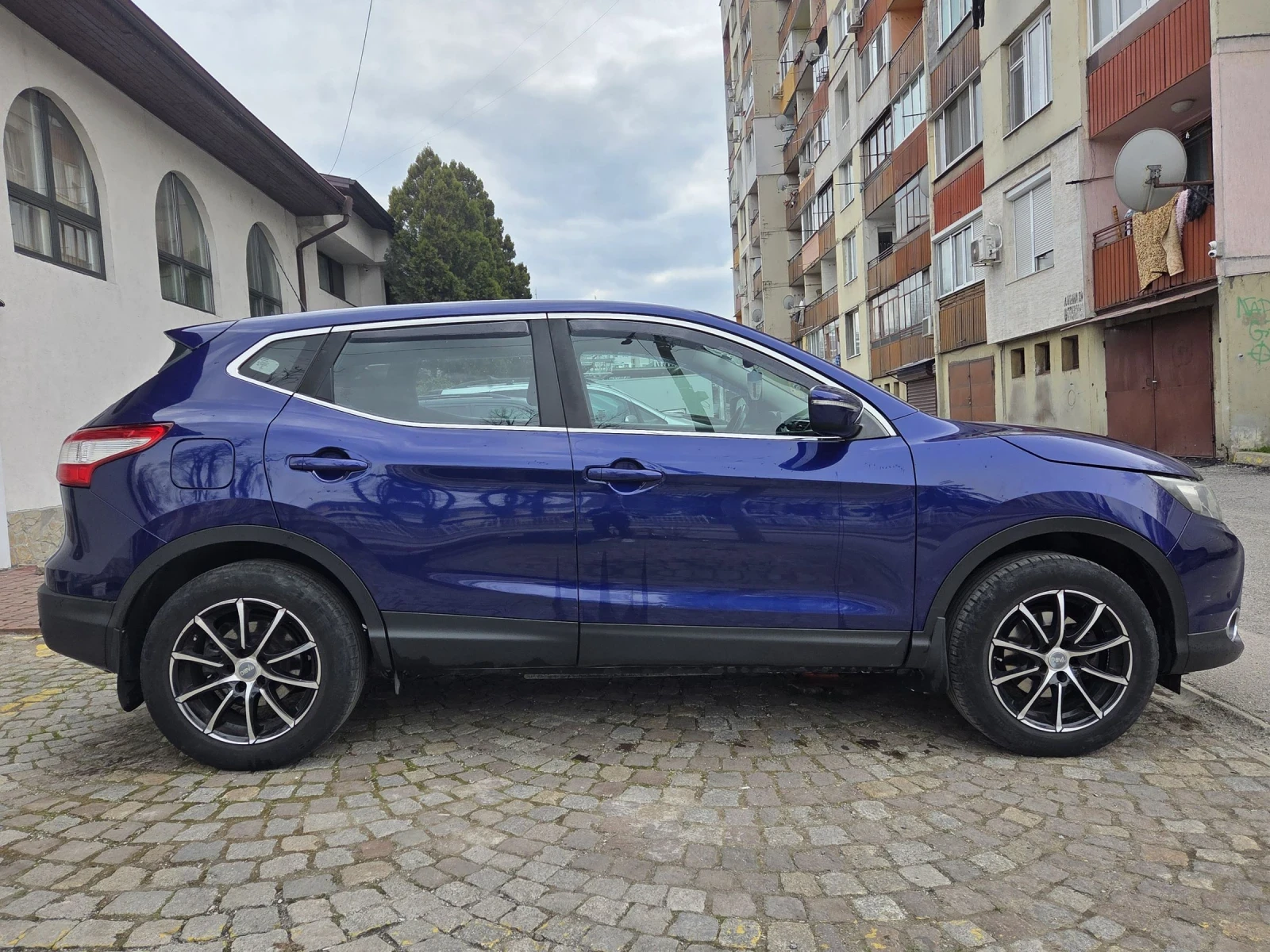 Nissan Qashqai, снимка 4 - Автомобили и джипове - 54033470