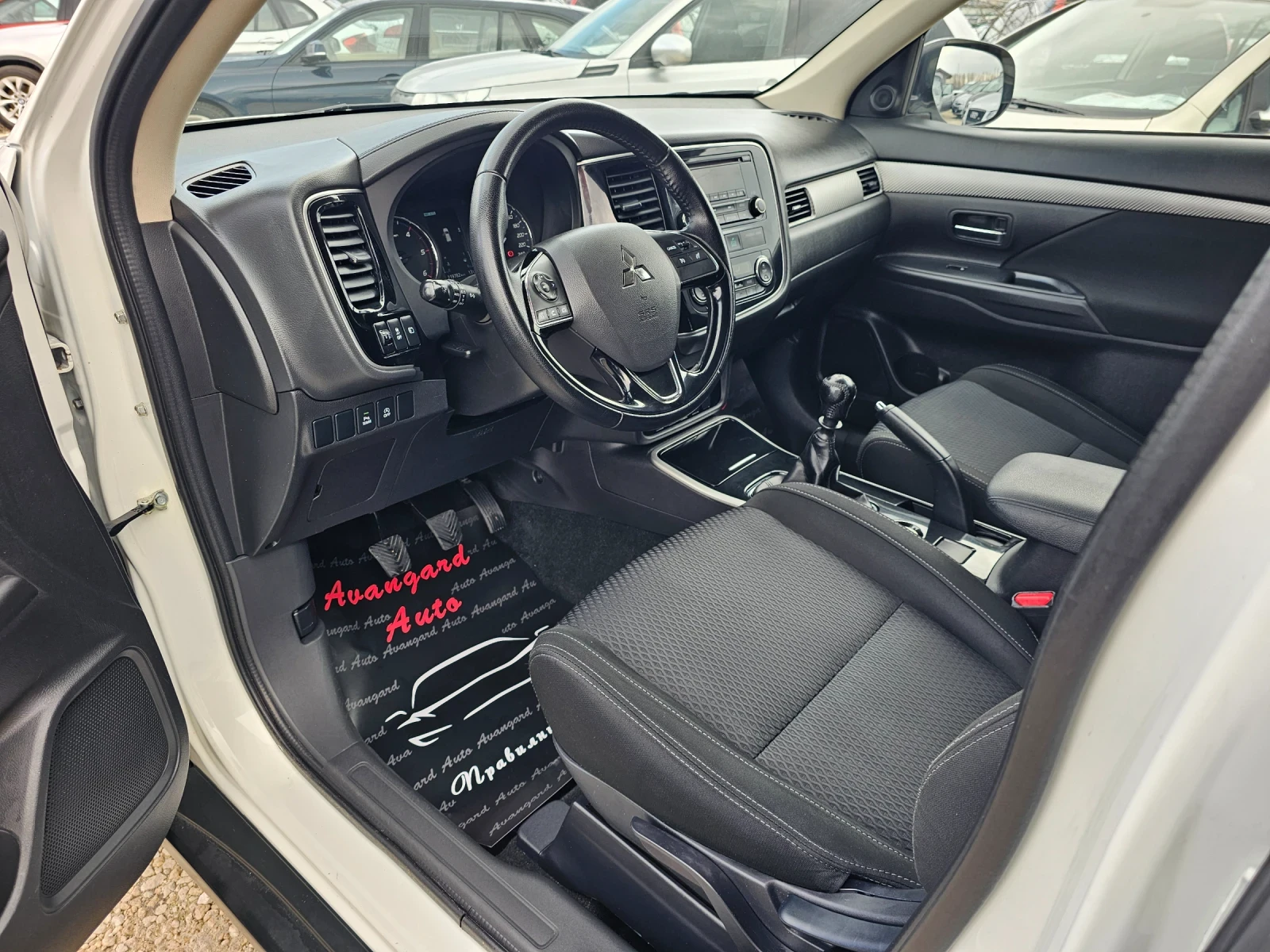 Mitsubishi Outlander 2.2DI-D, 150к.с., 4х4 , снимка 8 - Автомобили и джипове - 54093653