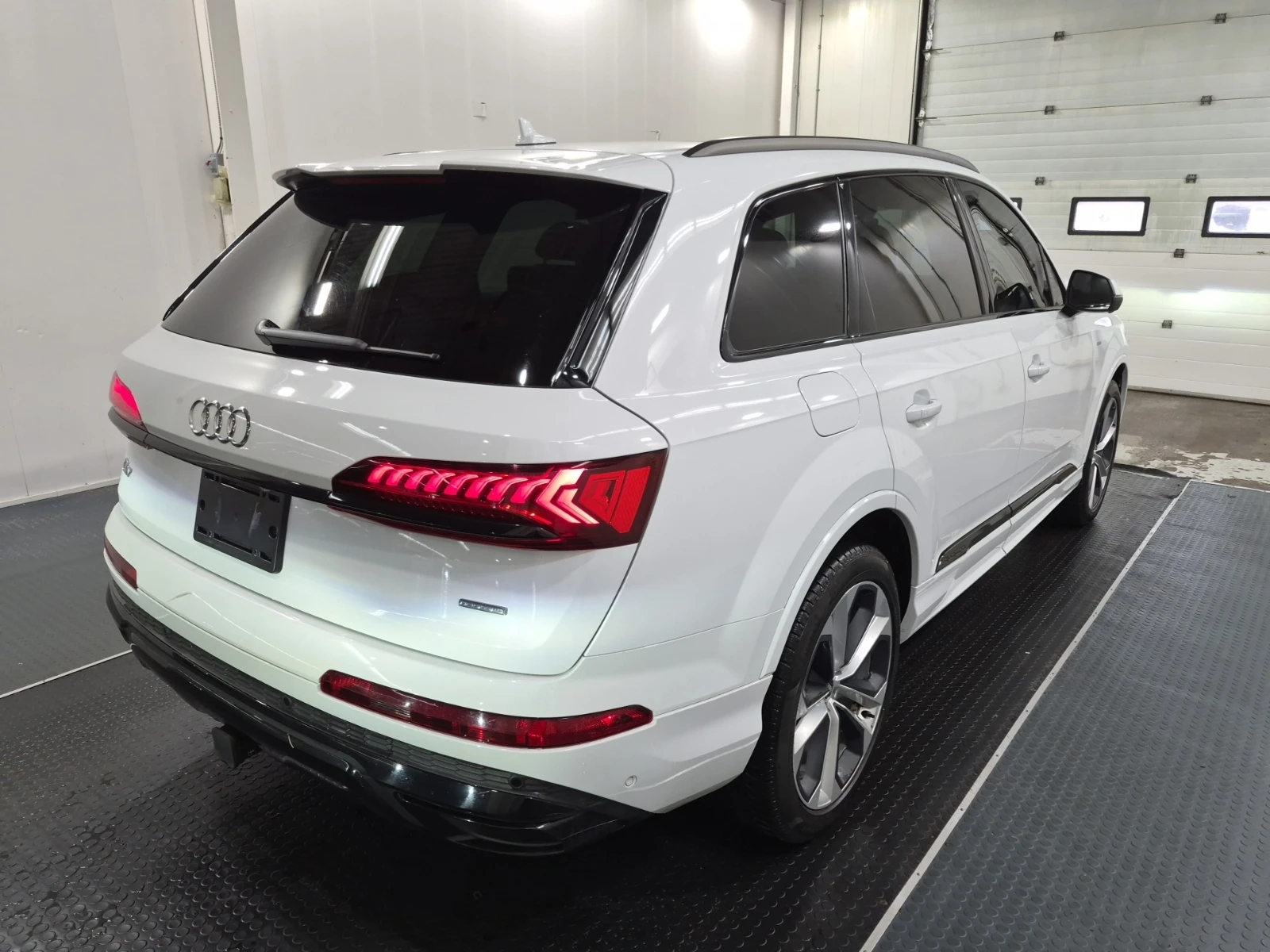 Audi Q7 Progressiv * ОБДУХВАНЕ* МЪРТВА ТОЧКА * ЦЕНА ДО БГ , снимка 3 - Автомобили и джипове - 54424059
