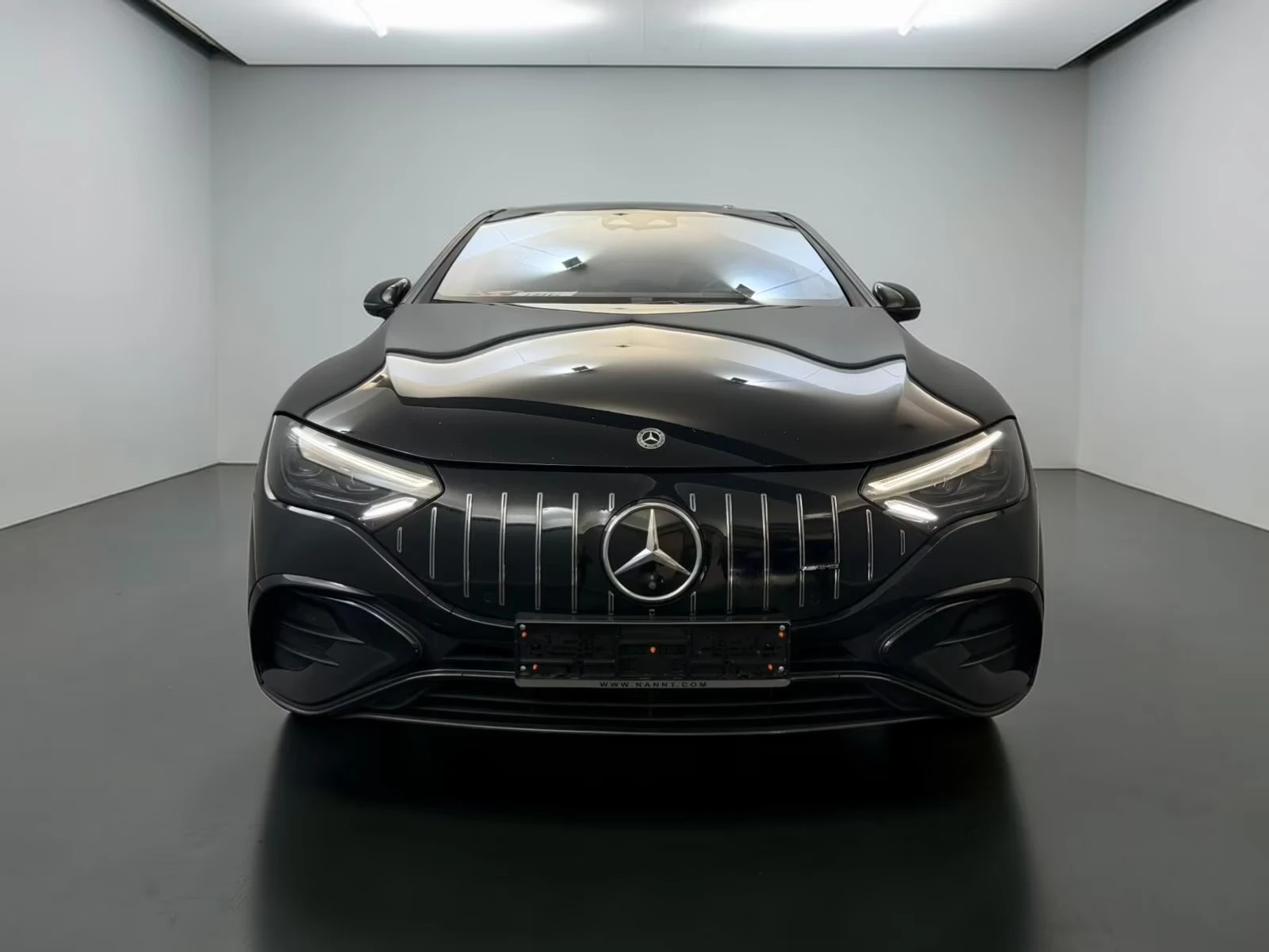 Mercedes-Benz EQE AMG 43 4Matic 360 MultiB DIST AIR HUD PANO W/P K-L, снимка 2 - Автомобили и джипове - 54451834