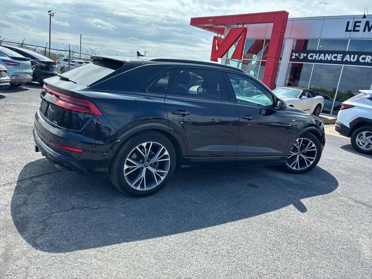 Audi Q8 | Technik | DISTRONIC | HUD | 360 | ОБДУХВАНЕ | , снимка 3 - Автомобили и джипове - 54617523