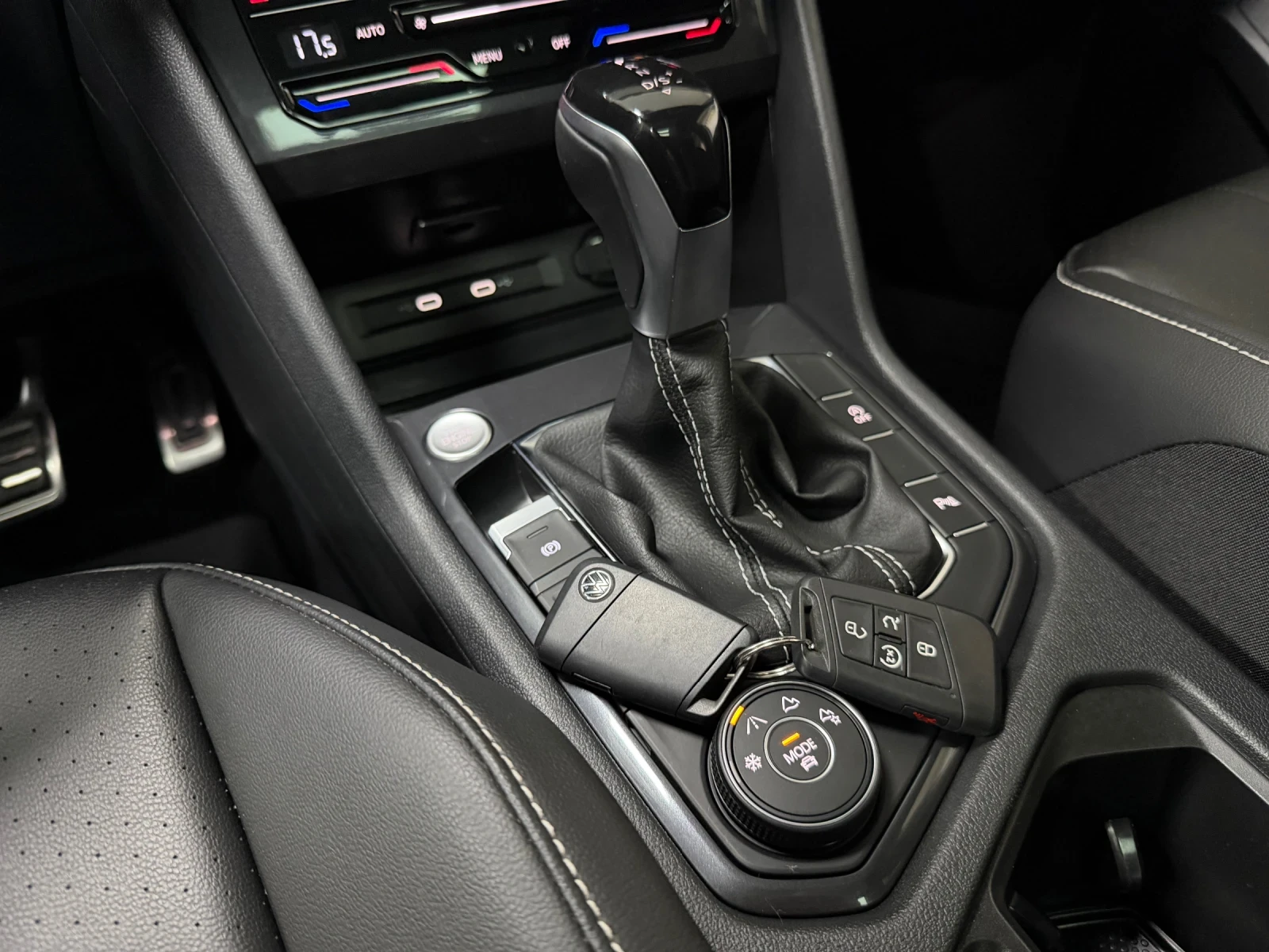VW Tiguan R-Line Black Edition 4MOTION, снимка 14 - Автомобили и джипове - 54650535
