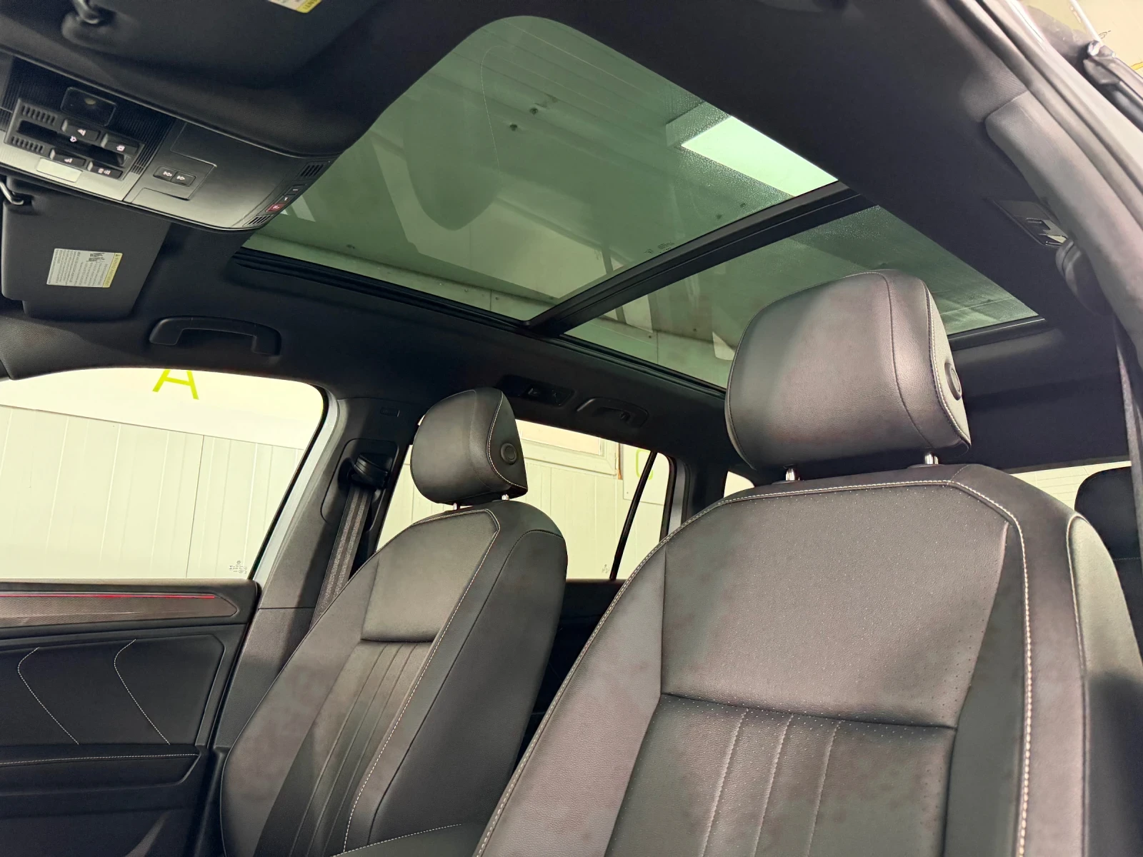 VW Tiguan R-Line Black Edition 4MOTION, снимка 8 - Автомобили и джипове - 54650535