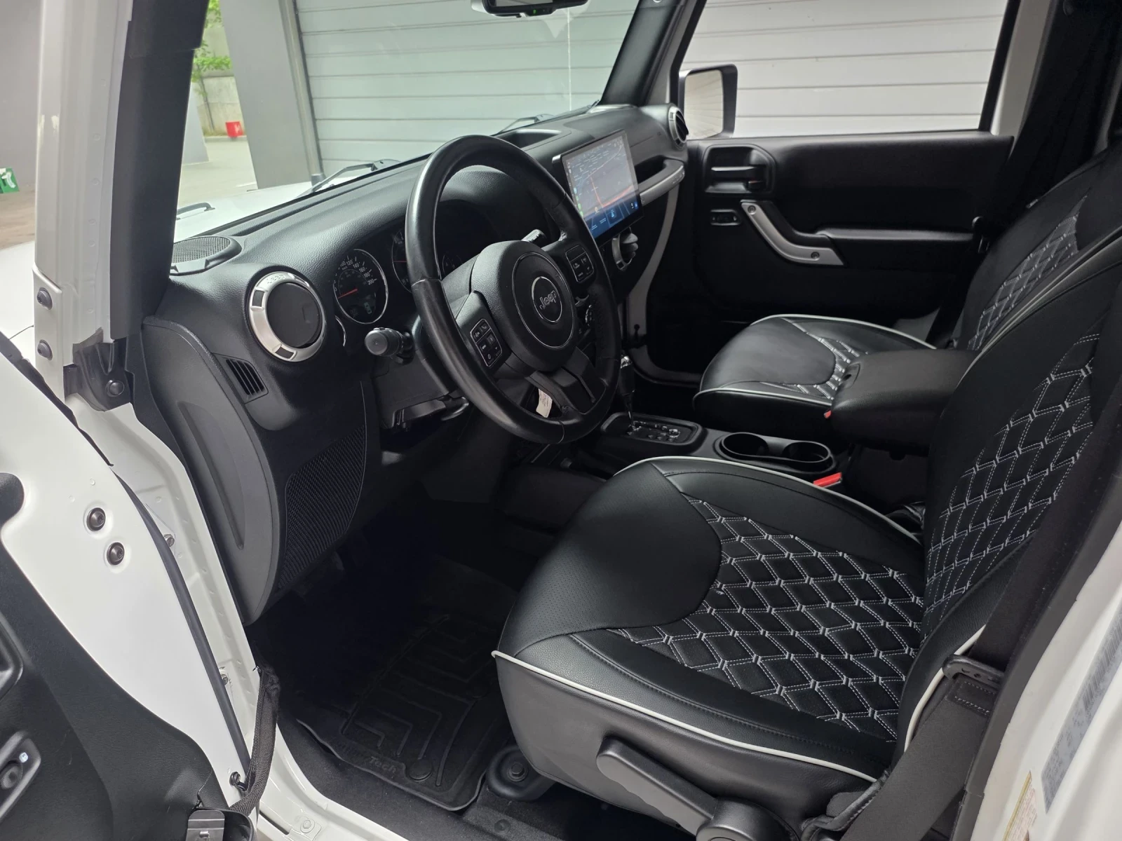 Jeep Wrangler LIMITED SAHARA 3.6 AWD, снимка 14 - Автомобили и джипове - 55408327