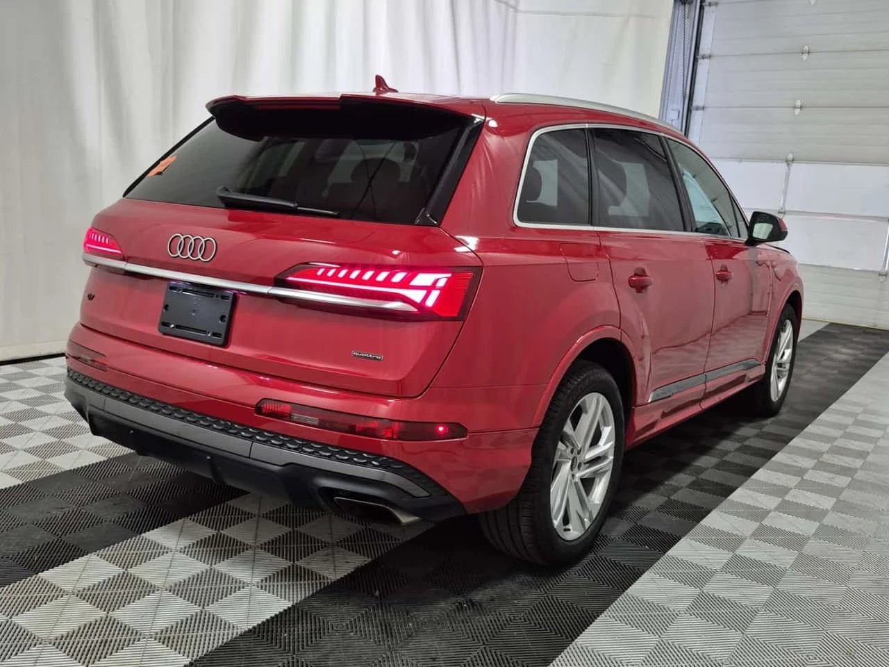 Audi Q7 3.0 TFSI| 360| HUD| 2 КЛЮЧА| , снимка 3 - Автомобили и джипове - 56306647