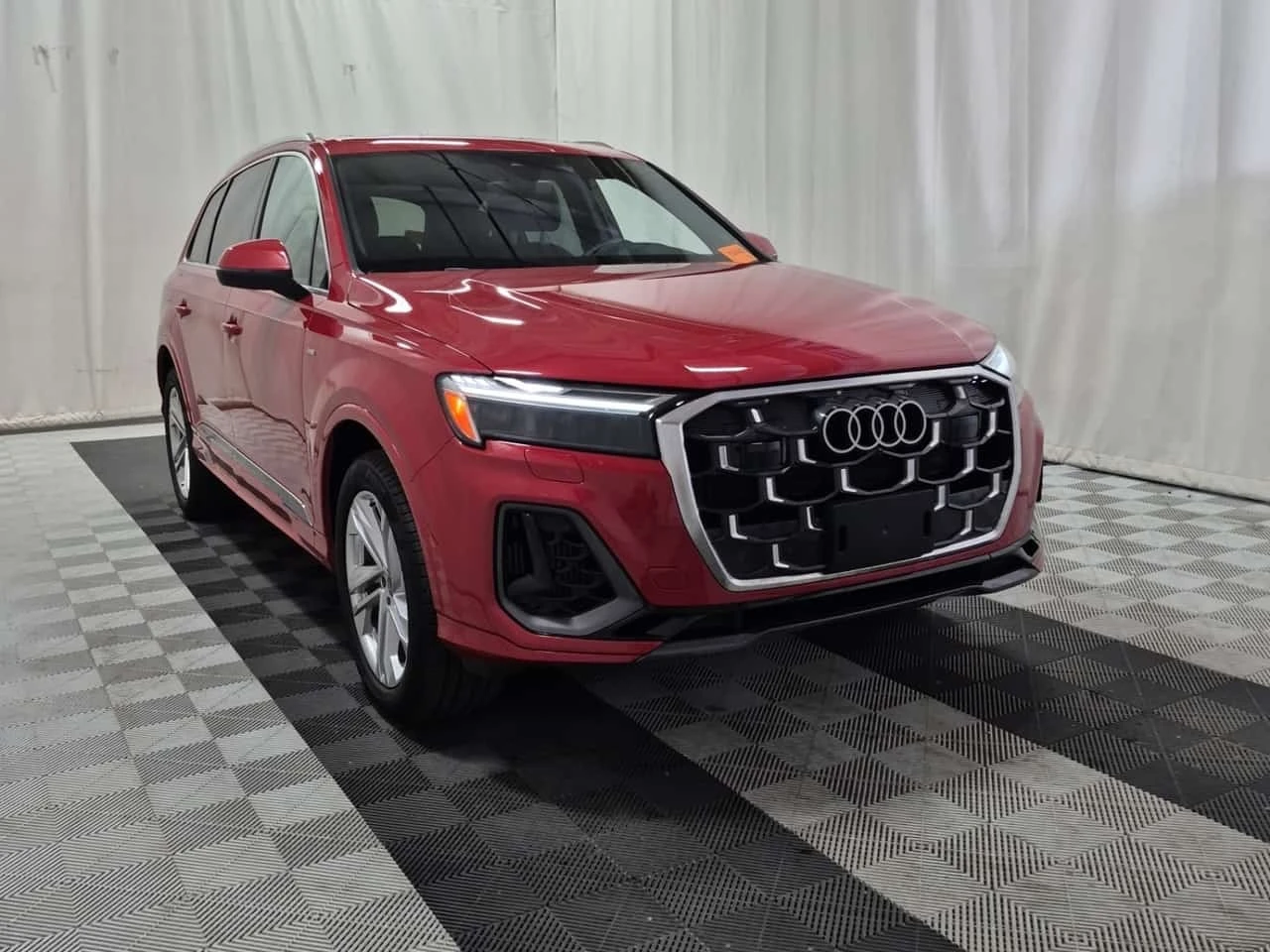 Audi Q7 3.0 TFSI| 360| HUD| 2 КЛЮЧА| , снимка 2 - Автомобили и джипове - 56306647