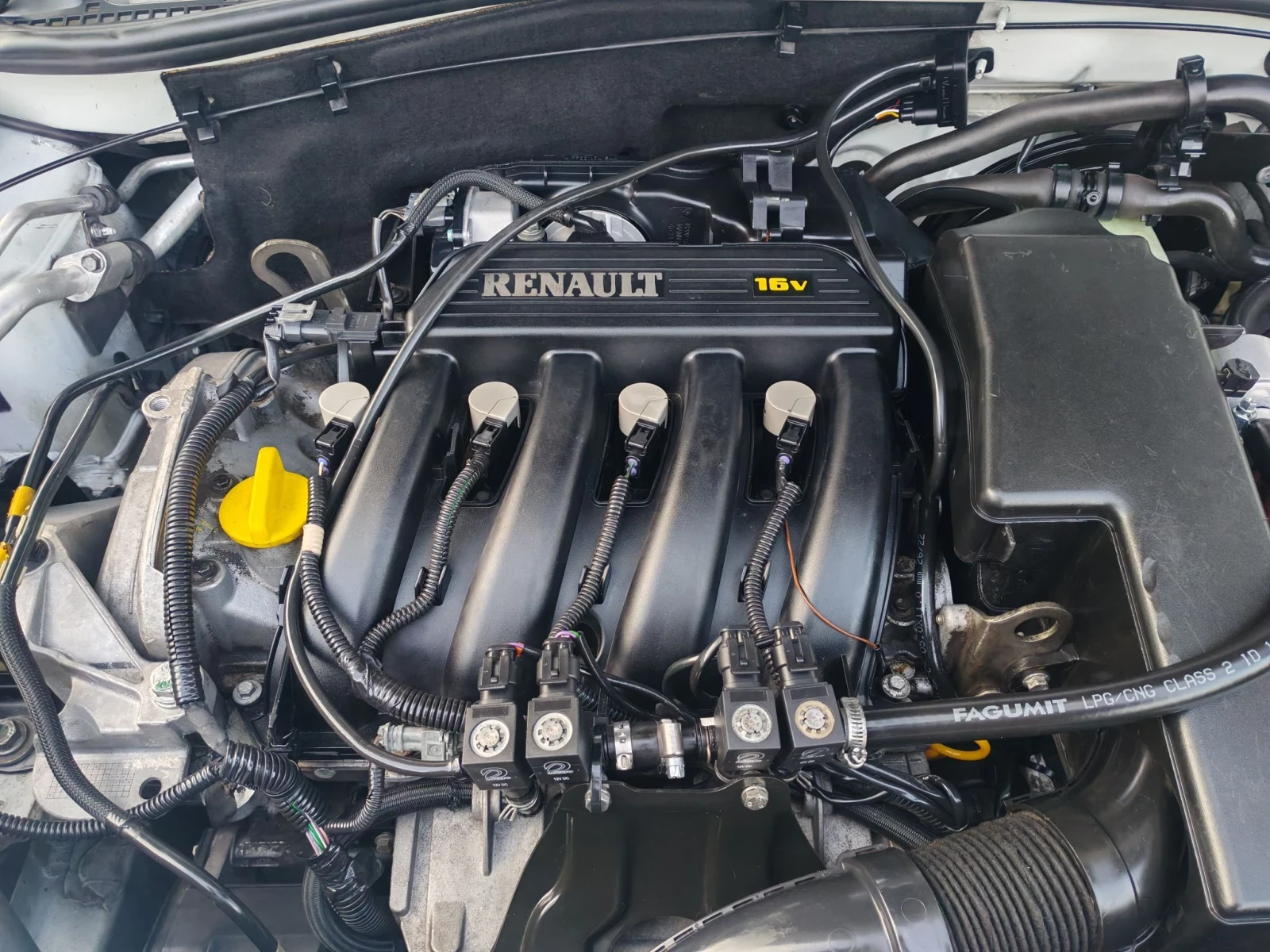 Dacia Duster 1.6i GAZ 2014G | Mobile.bg � ����������� 14