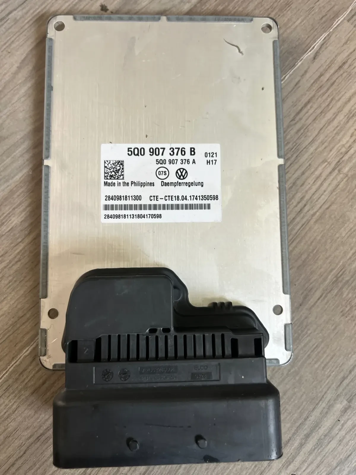 5Q0907376B   SKODA SUPERB 5Q0 907 376 B 5Q0907376A  | Mobile.bg   1