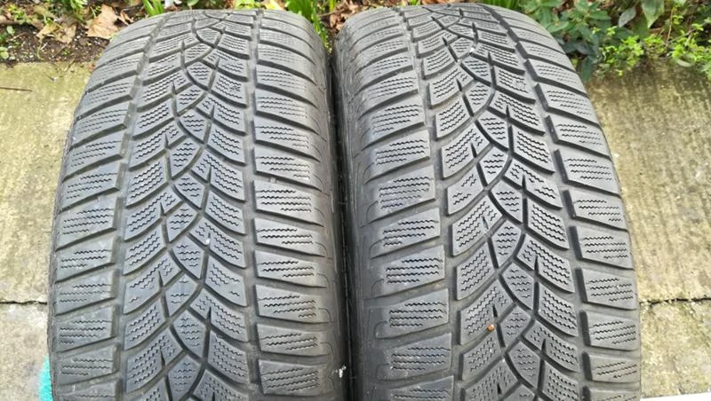 Гуми Зимни 215/60R16, снимка 1 - Гуми и джанти - 26781733