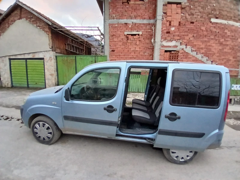 Fiat Doblo Газ-бензин, снимка 4 - Автомобили и джипове - 48967376