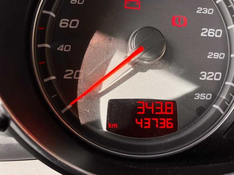 Audi R8 R-TRONIC, снимка 11 - Автомобили и джипове - 52617569