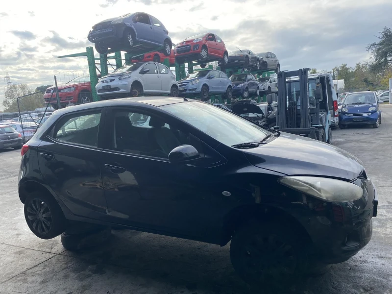 Mazda 2 1.3i, снимка 5 - Автомобили и джипове - 52956262